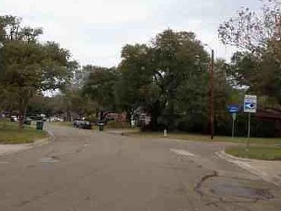 Exterior Neighborhood (street photo)