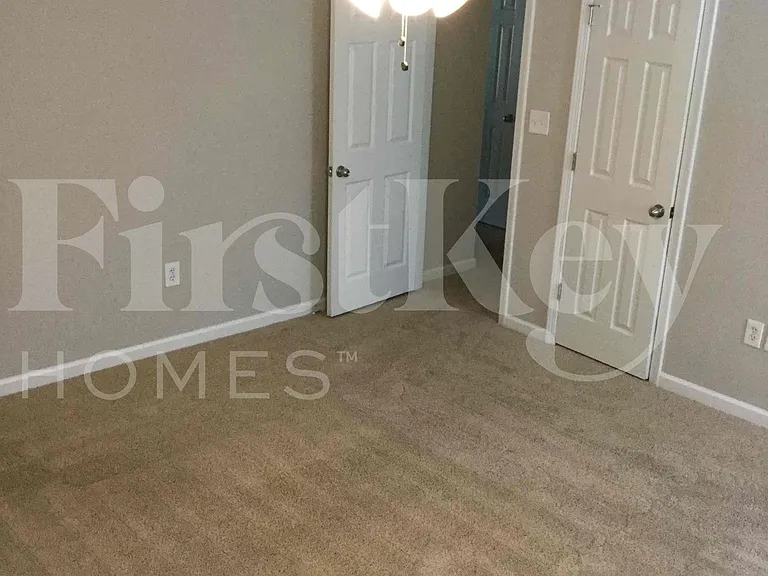 138 Springfield Dr — Photo 12