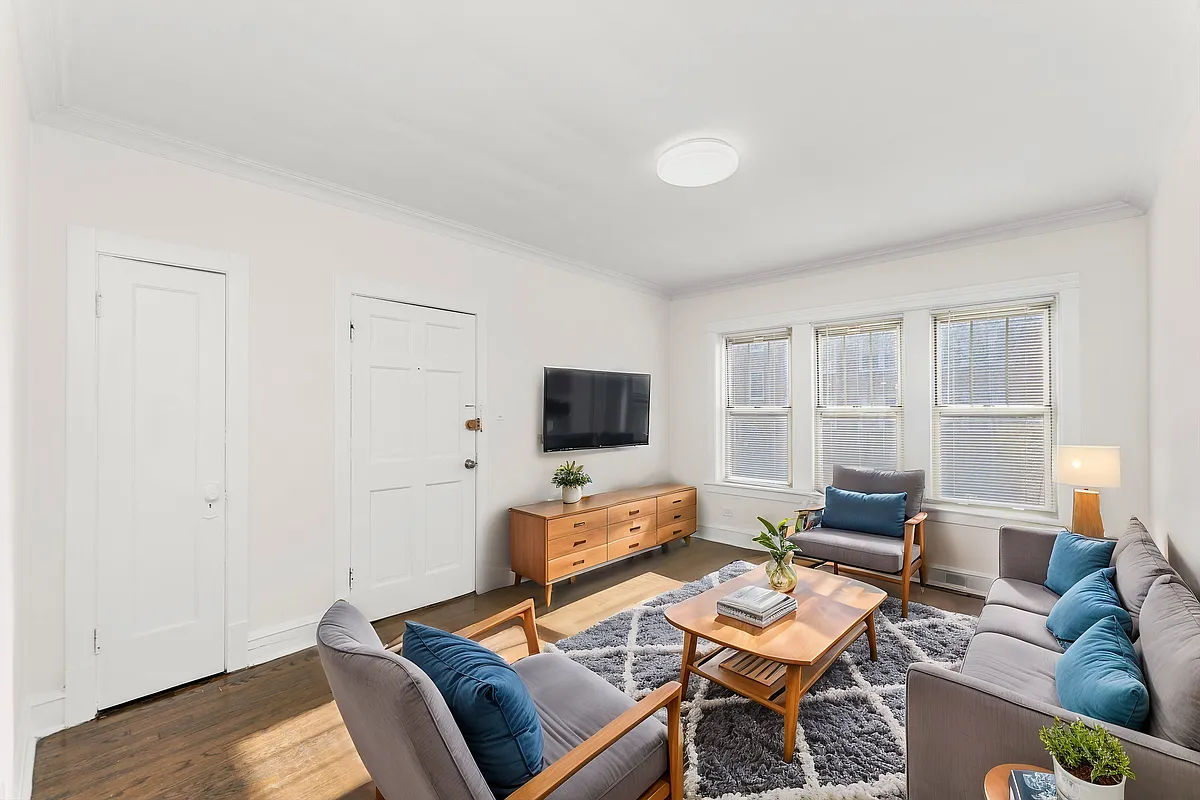 Building Photo - 4748 W Roscoe St #3