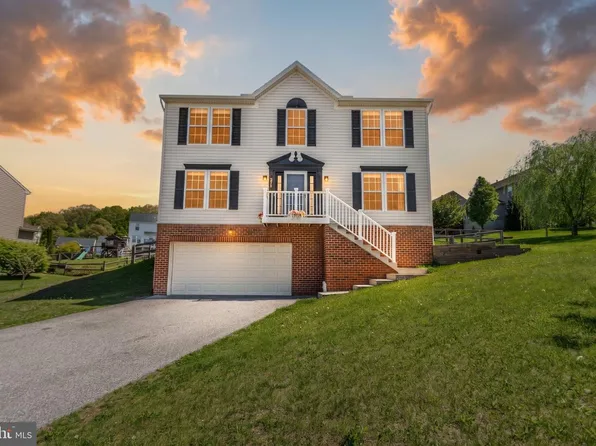 271 Courtney Ct, Spring Grove, PA 17362