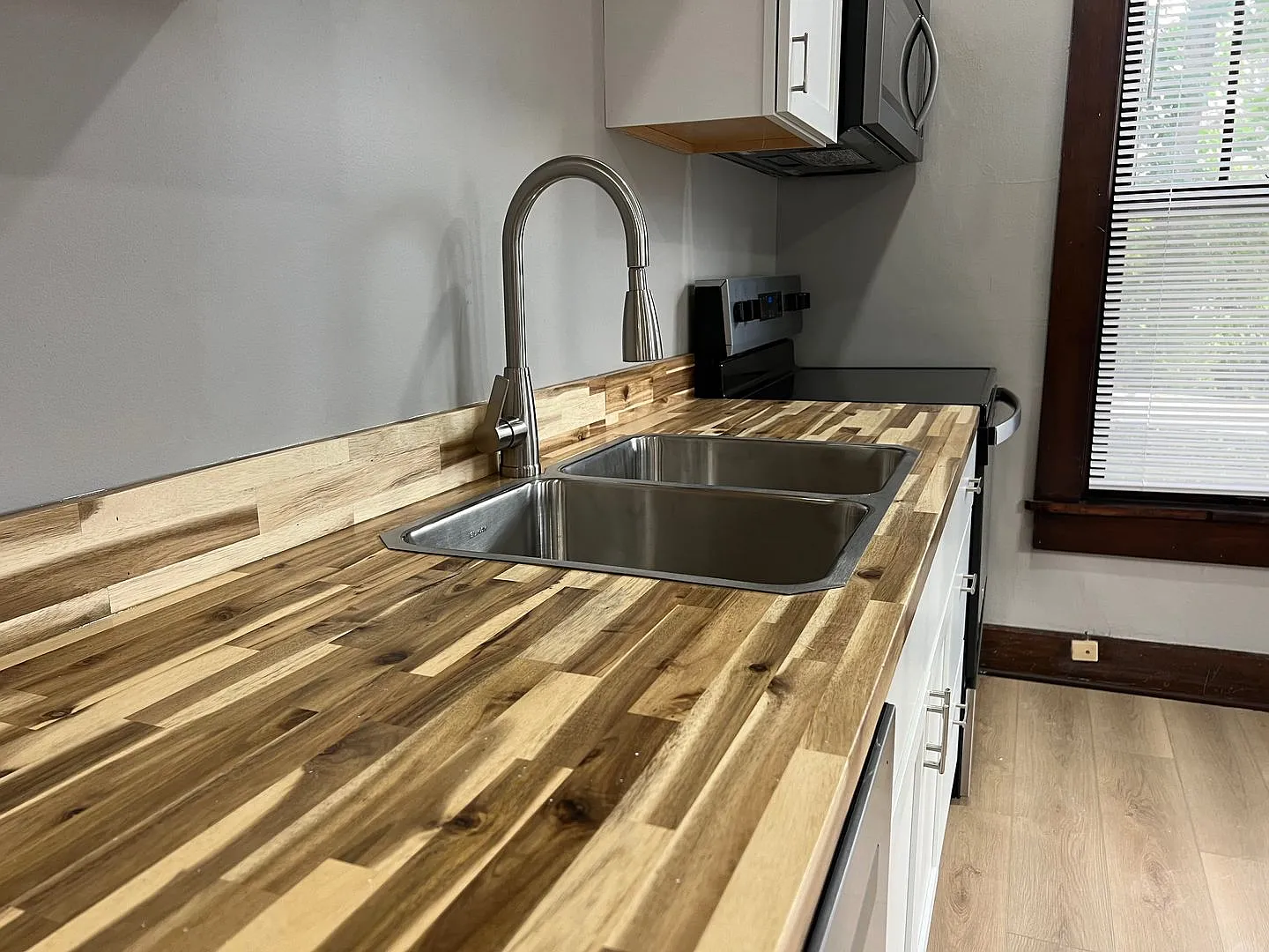 *Available August 2027!* 5 bedroom house downtown!! Recently Renovated! — Photo 4