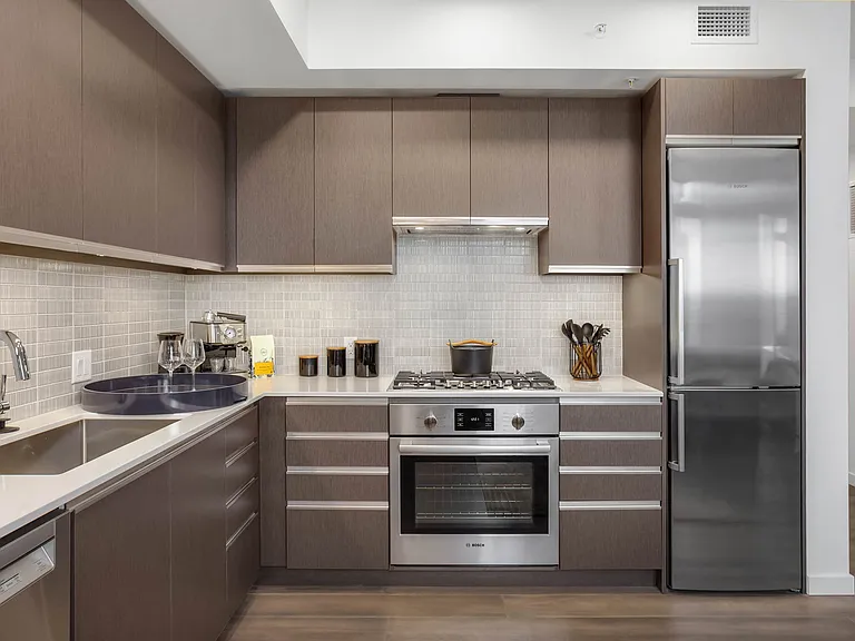 800 Columbia St #1715 — Photo 3