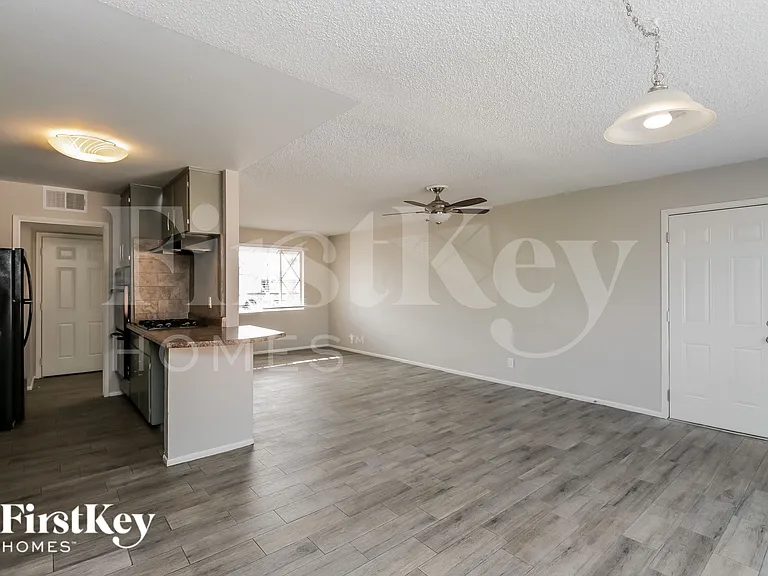 2030 E Aspen Ave — Photo 7