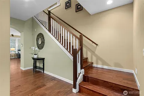 5 bed, 3060 sqft, $4,199 — Photo 3