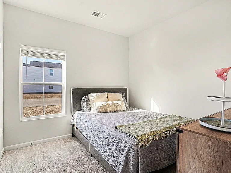 186 Saddle St — Photo 14
