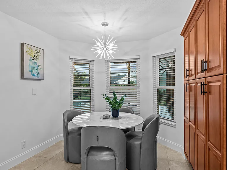 2400 Seaford Dr — Photo 6