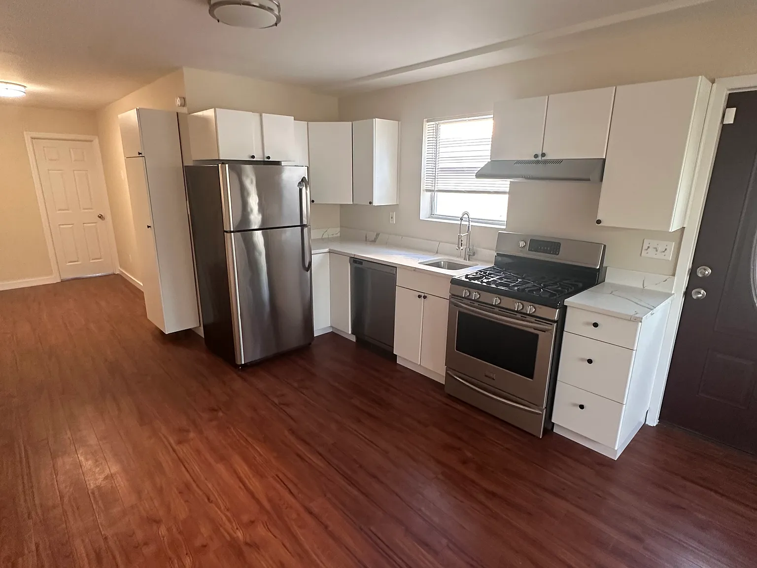 1 bed, 900 sqft, $2,600 — Photo 3