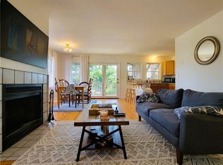 9 1/2 Narragansett Ave APT 3, Newport, RI 02840
