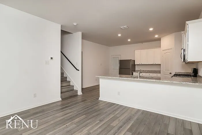 2954 Jackson Smt — Photo 5
