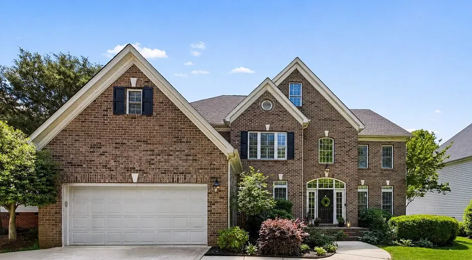 6 bed, 4585 sqft, $5,277 — Photo 2