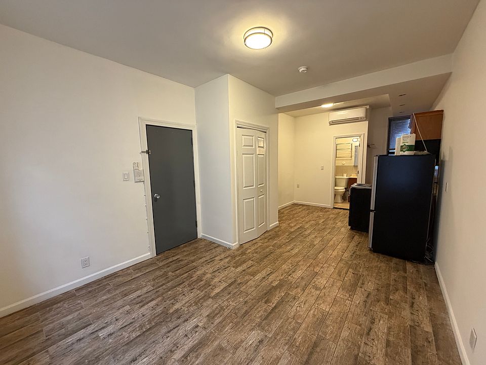 1st image of 3022 31st St APT 1F