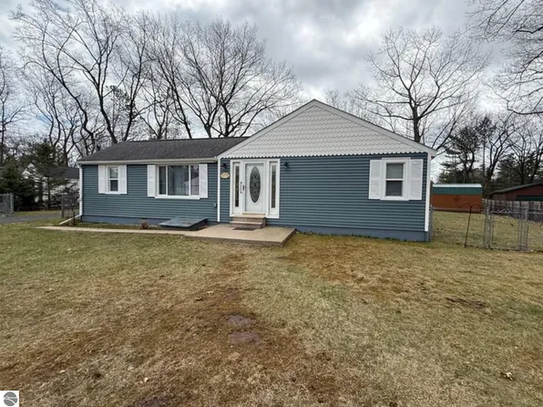 5772 Oak St, Oscoda, MI 48750