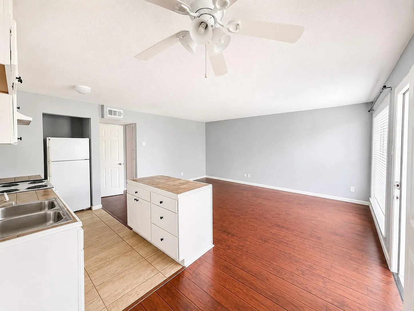1 bed, 1.0 bath, 650 sqft, $875 — Photo 4