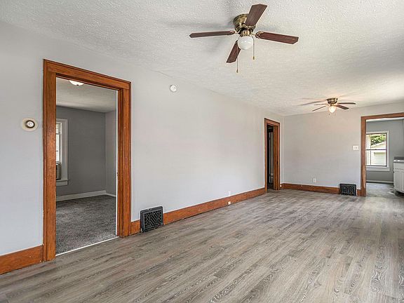 4th image of 1321 Lincolnway W