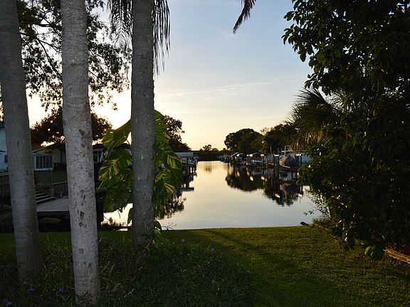 5th image of 4704 Bay Crest Dr