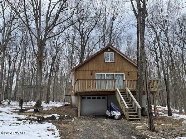 118 Evergreen Ct, Hawley, PA 18428