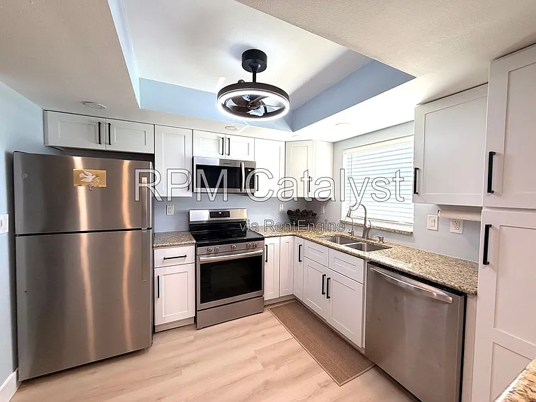 4725 Cove Cir #902 — Photo 5