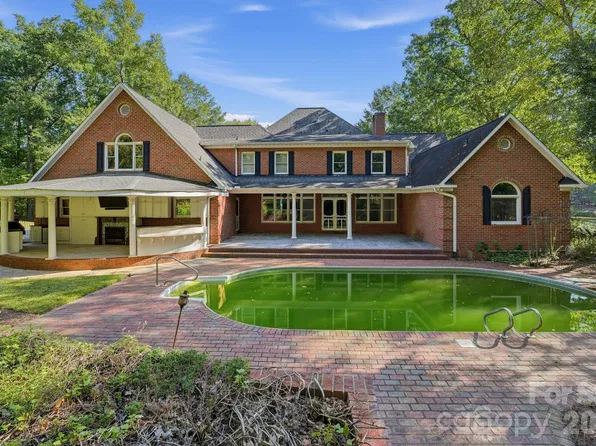 1933 Tara Trl, Lancaster, SC 29720