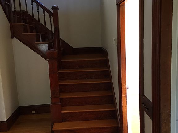 4th image of 6 Washington St