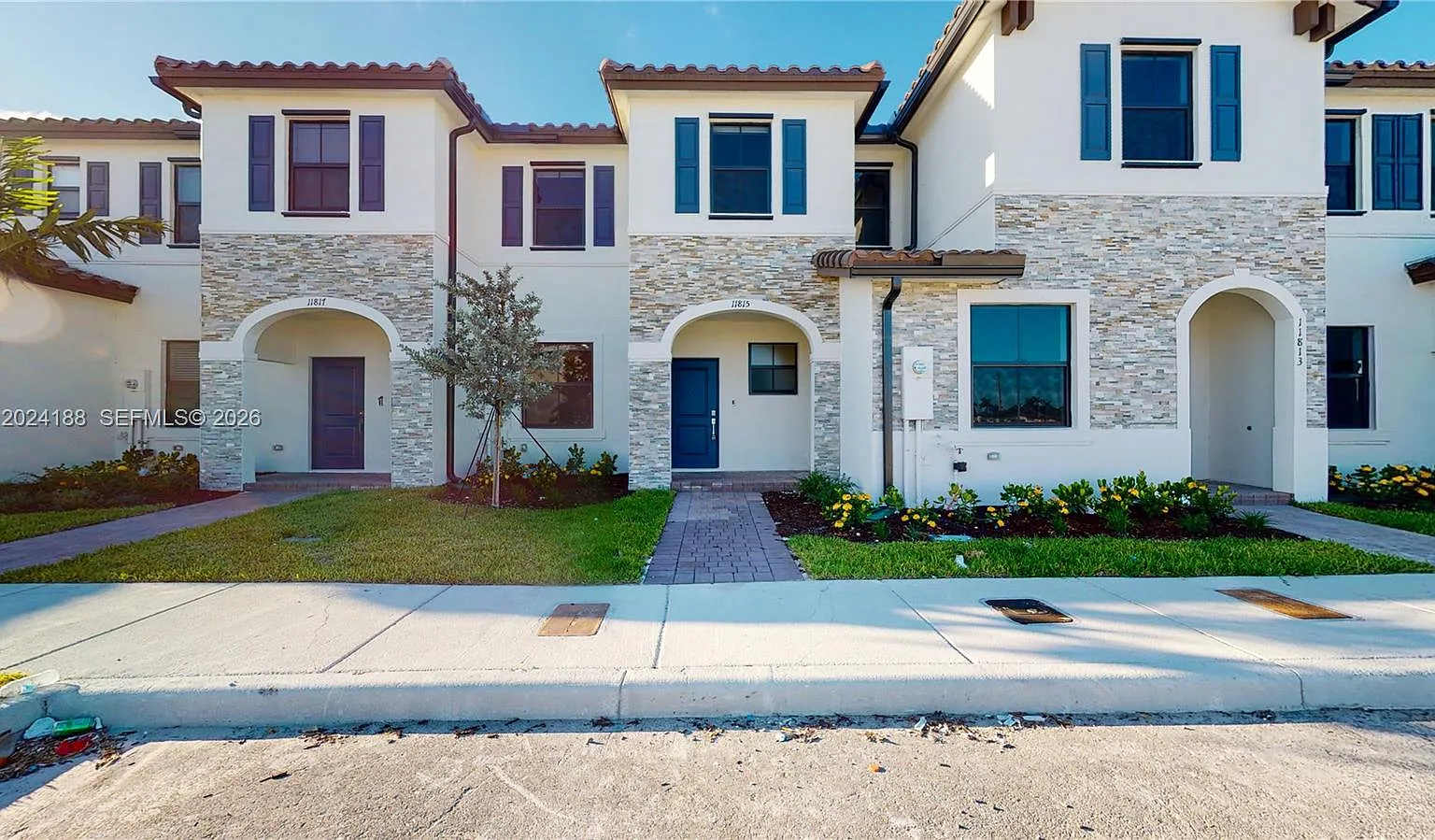 3 bed, 2.5 bath, 1660 sqft, $2,625 — Photo 1