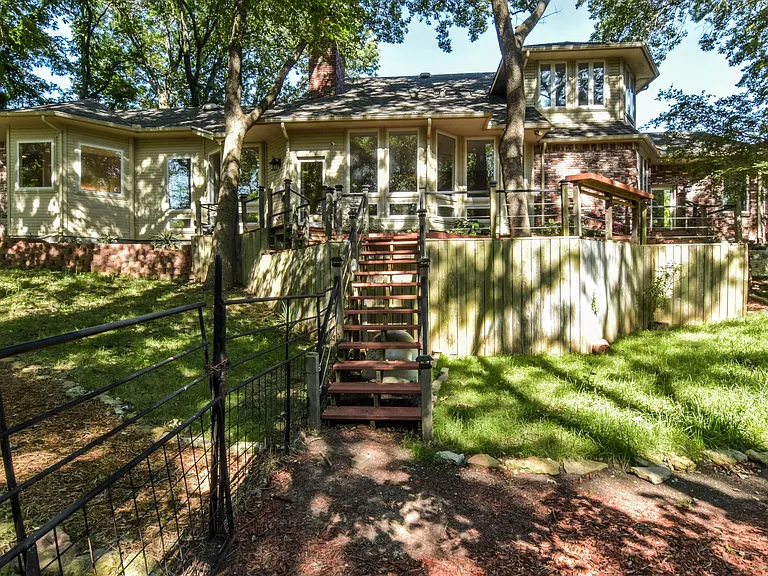 1113 Shady Oaks Cir — Photo 40