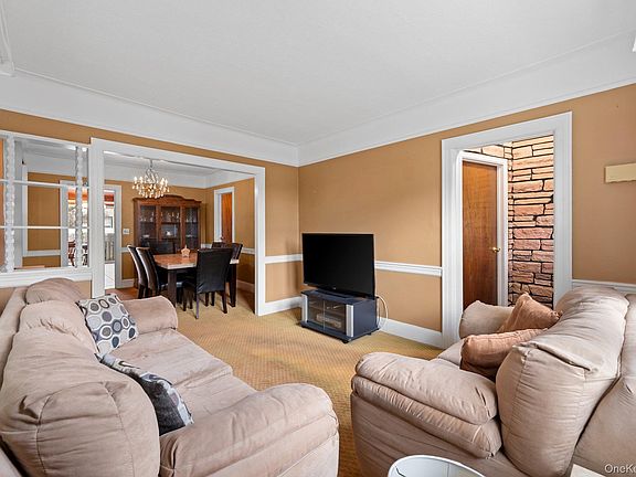 3rd image of 1318 Scimitar Avenue