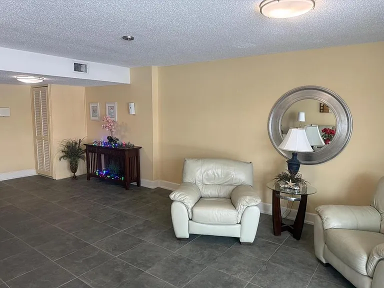 925 N Halifax Ave — Photo 6