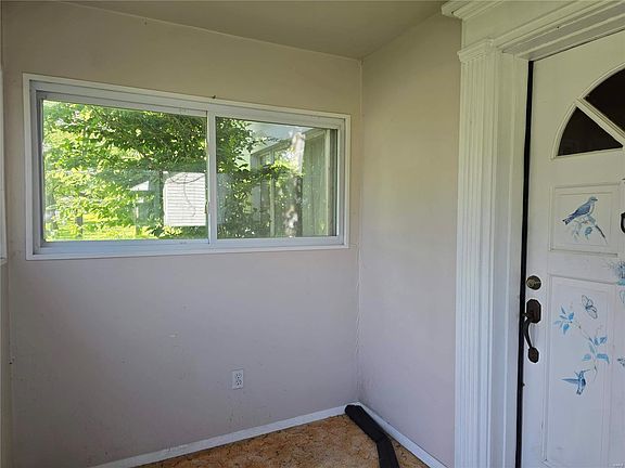5th image of 800 W Fairground Ave