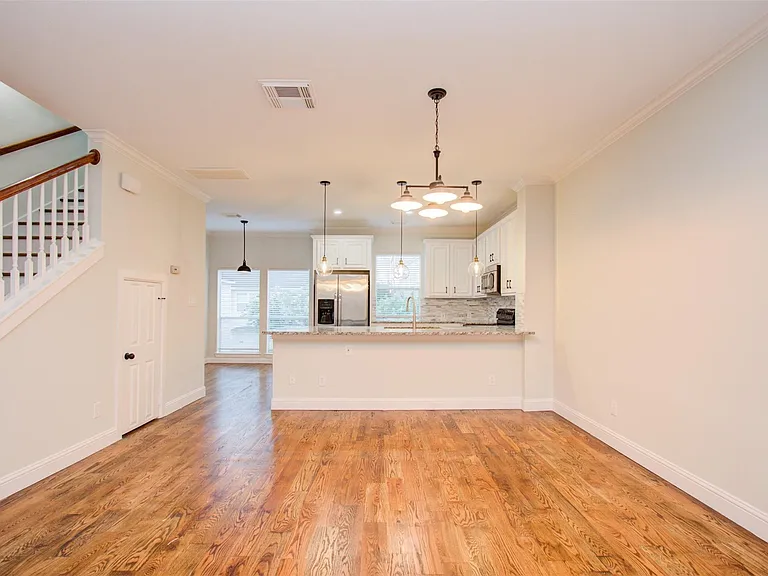 1733 Tuam St — Photo 25