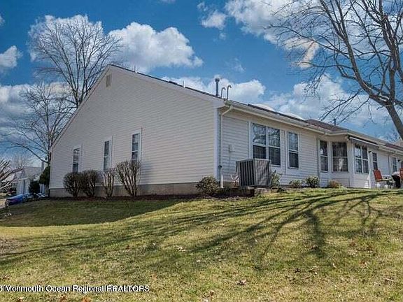 2nd image of 1127 Thornbury Lane #b