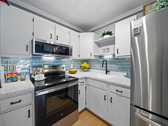 5th image of 9 Swiftwater Drive #8