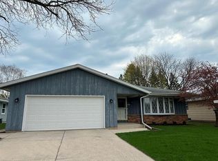 2847 N Apache Rd, Sheboygan, WI 53083