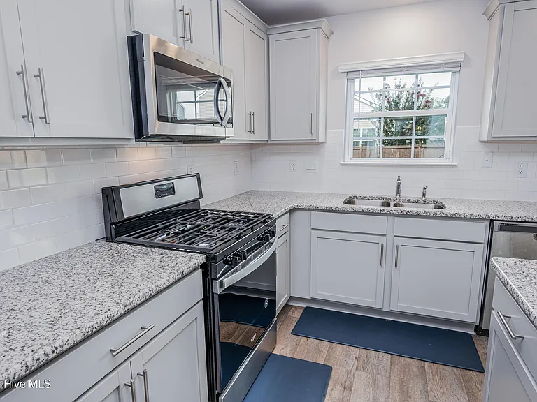 607 Ava St — Photo 8