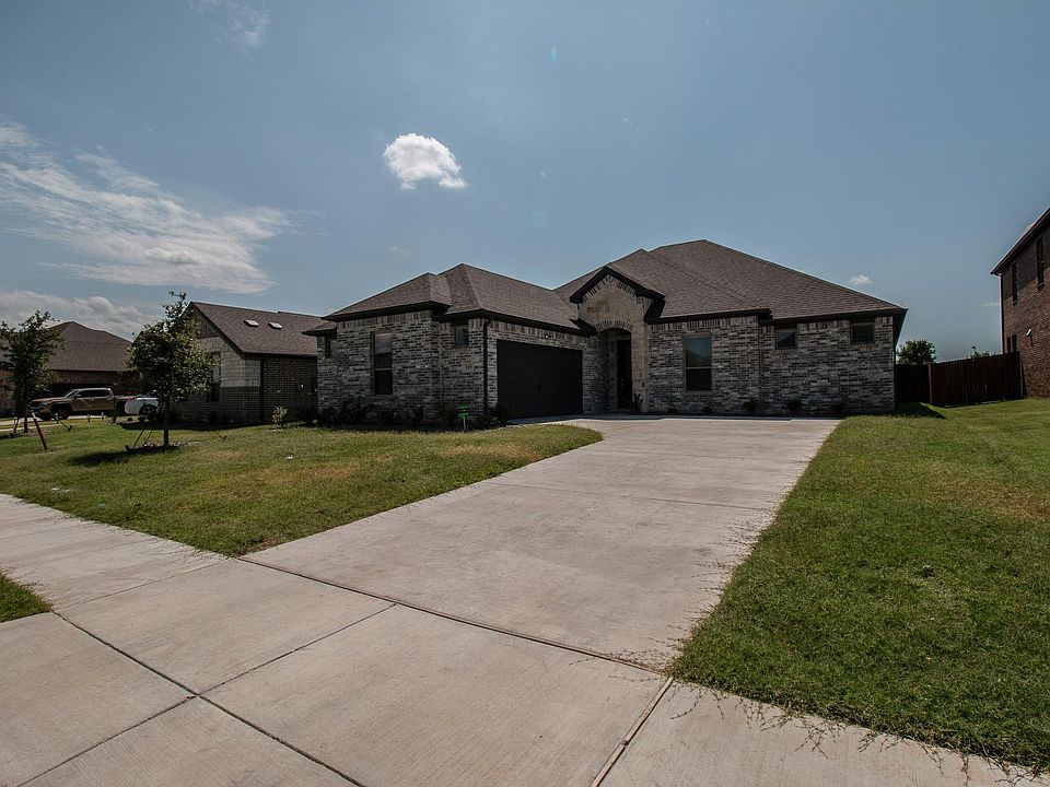1st image of 319 Middlefield Dr
