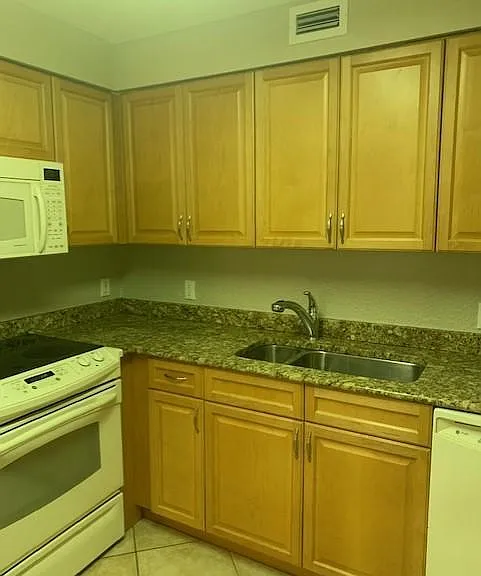 1000 Spanish River Rd #3B — Photo 5