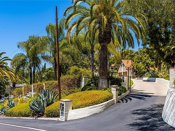 5th image of 1681 La Loma Dr #B