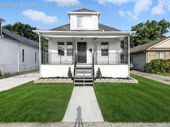 25133 Blair St, Roseville, MI 48066