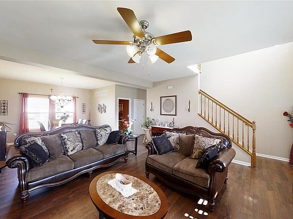5th image of 865 Saybrook Falls Dr
