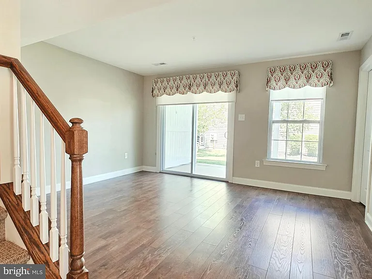 301 W Hamlin Ave — Photo 2