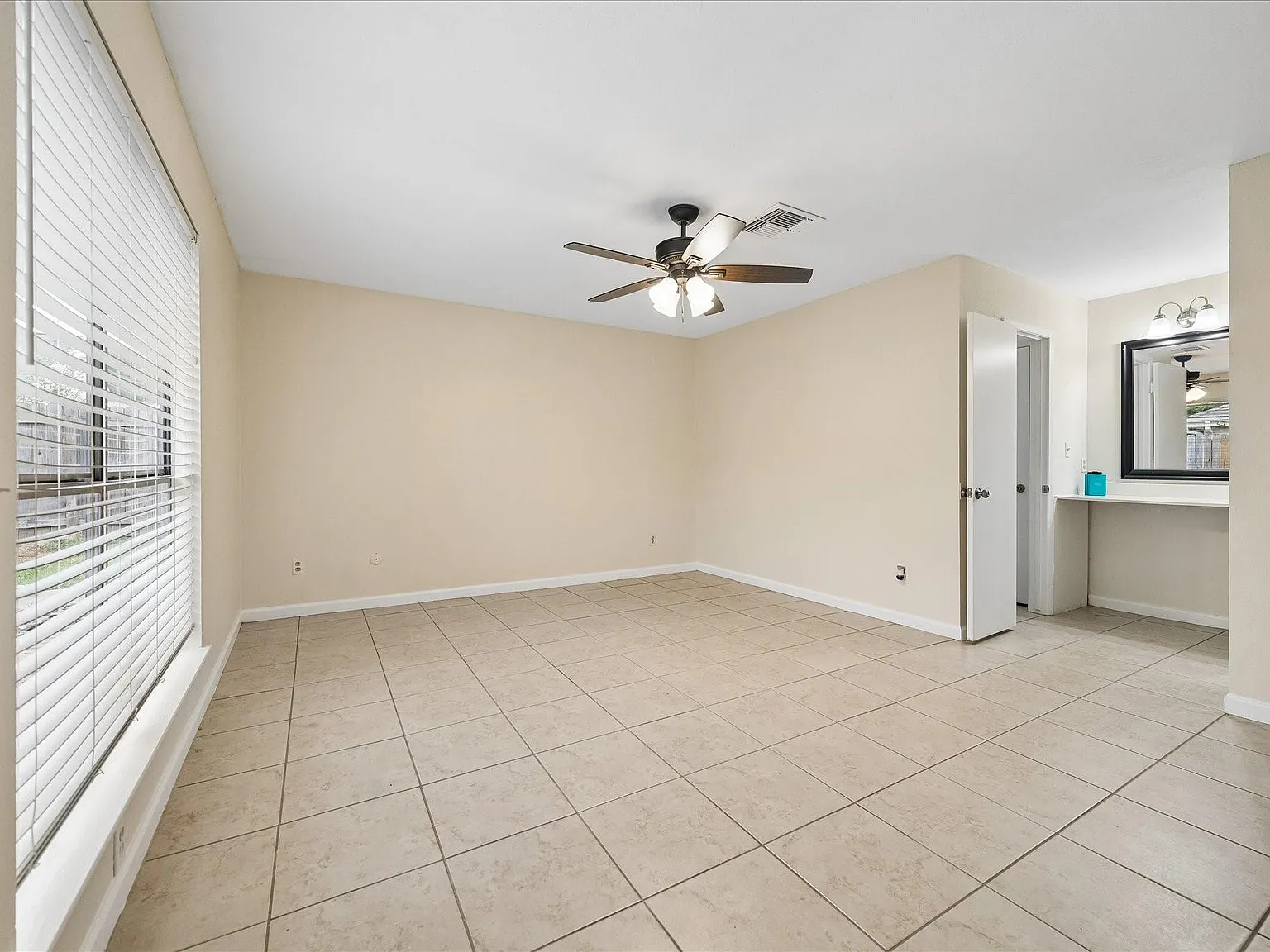 3 bed, 1825 sqft, $1,950 — Photo 4