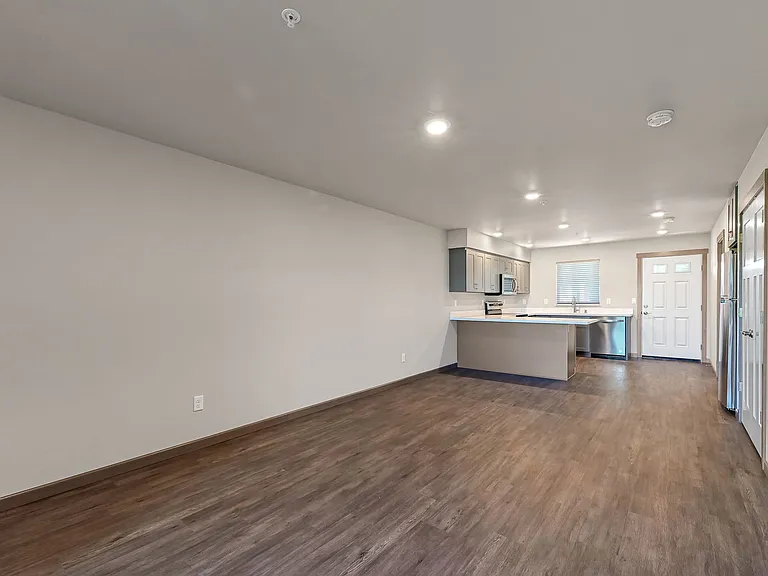 515 Telegraph Rd — Photo 6