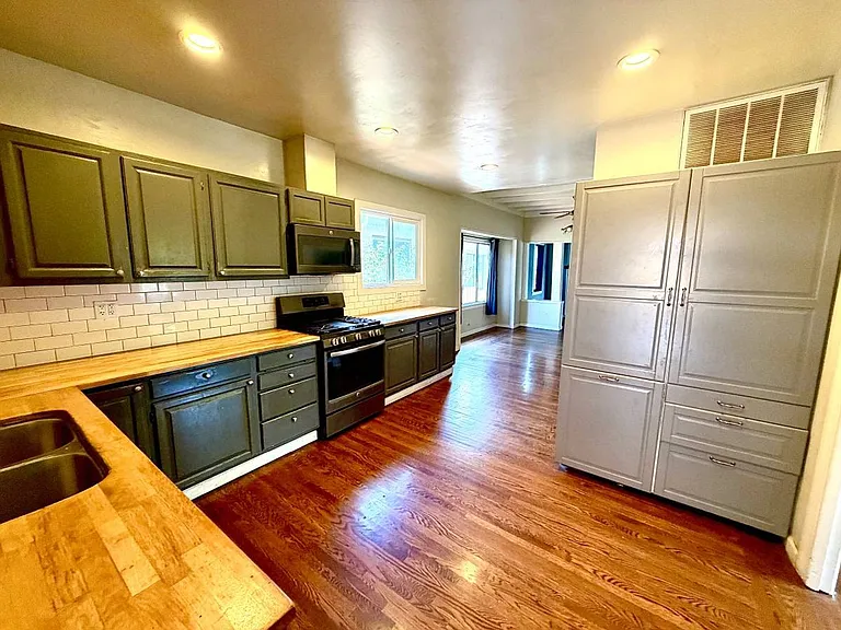 2611 Coolidge Ave — Photo 8