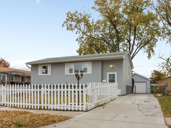 2323 S 10th St, Council Bluffs, IA 51501