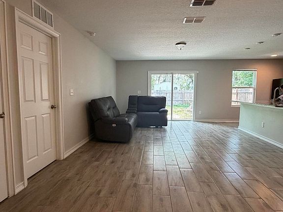 5th image of 11126 PINE Street