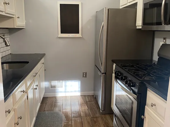 102 Callahan Ct, Newark, NJ 07103