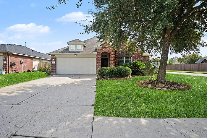 4 bed, 2.0 bath, 1931 sqft, $2,275 — Photo 3