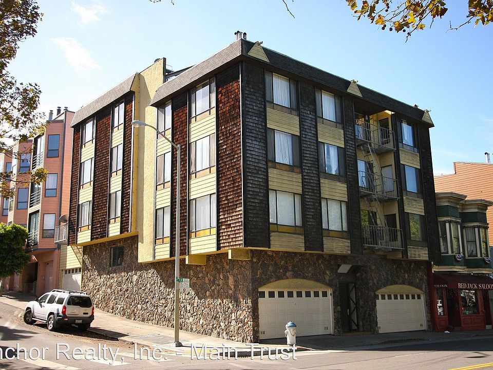 1st image of 125 Bay St APT 6