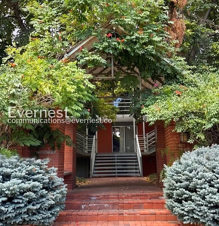 625 Pearl St #18