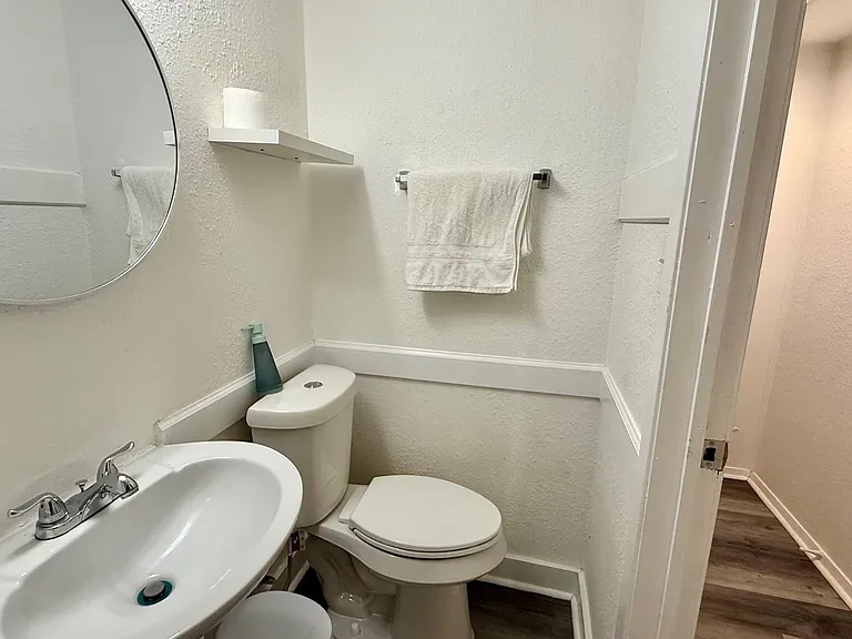 1802 E University Ave #A — Photo 9