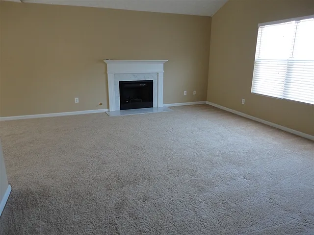 3 bed, 2.5 bath, 1132 sqft, $2,010 — Photo 3